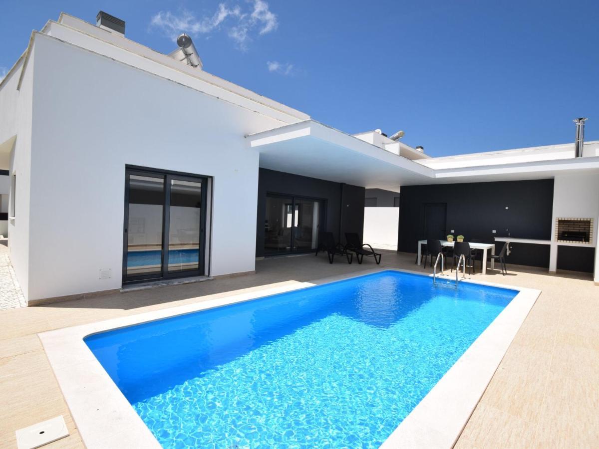 Modern Villa With Private Pool Near The Beautiful Beach Of Foz De Arelho Nadadouro Rum bild