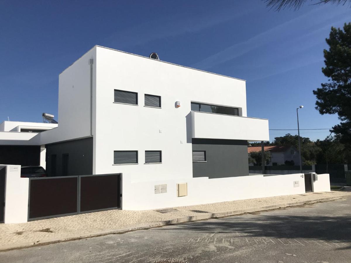 Modern Villa With Private Pool Near The Beautiful Beach Of Foz De Arelho Nadadouro Exteriör bild