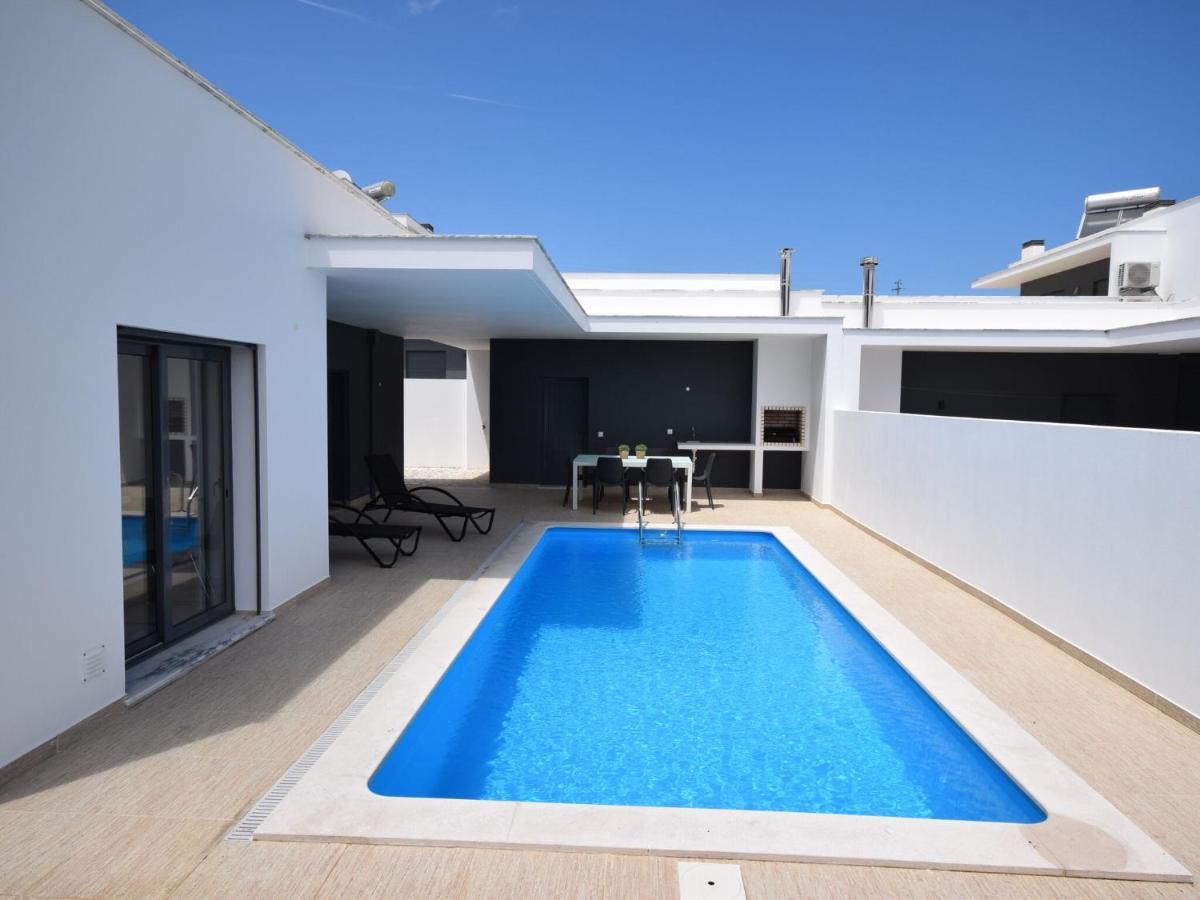 Modern Villa With Private Pool Near The Beautiful Beach Of Foz De Arelho Nadadouro Exteriör bild