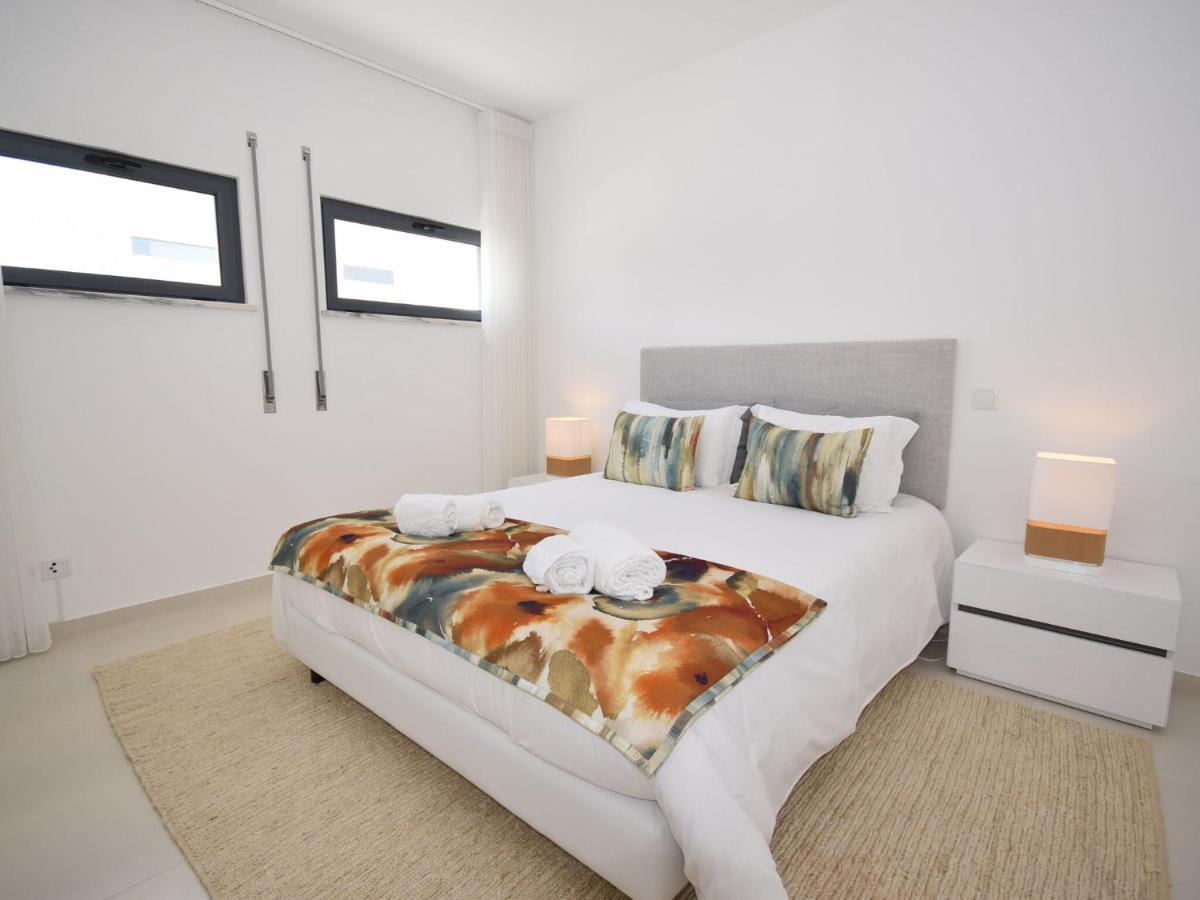 Modern Villa With Private Pool Near The Beautiful Beach Of Foz De Arelho Nadadouro Exteriör bild