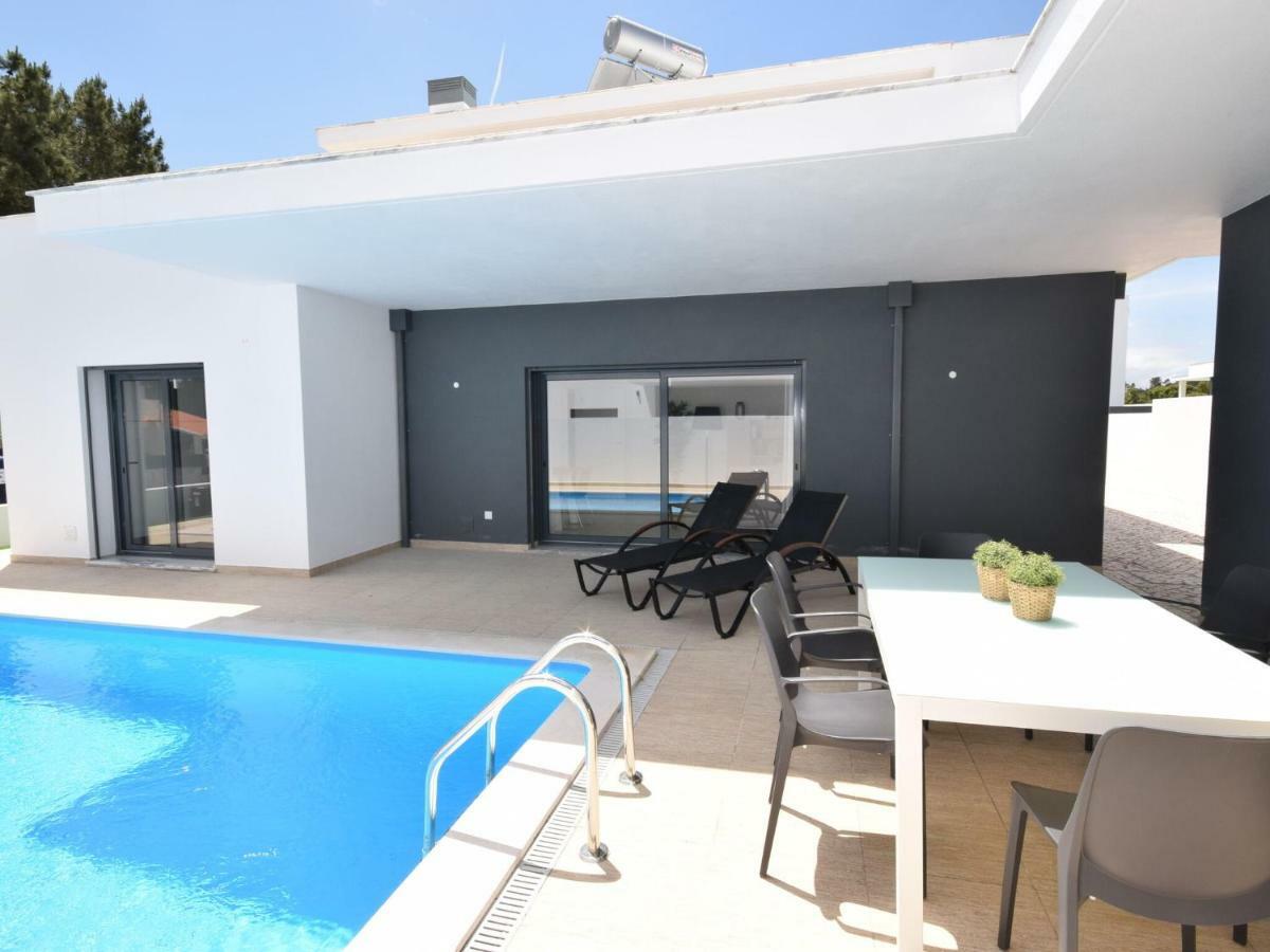 Modern Villa With Private Pool Near The Beautiful Beach Of Foz De Arelho Nadadouro Exteriör bild